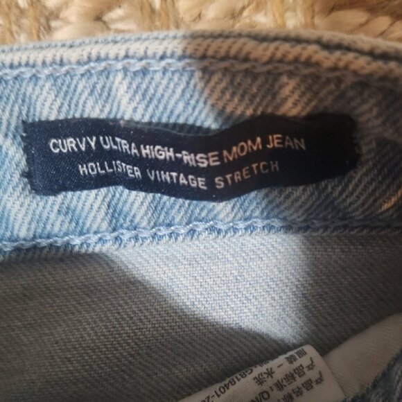 Hollister Light Blue Ripped Ankle Jeans - Picture 3 of 9